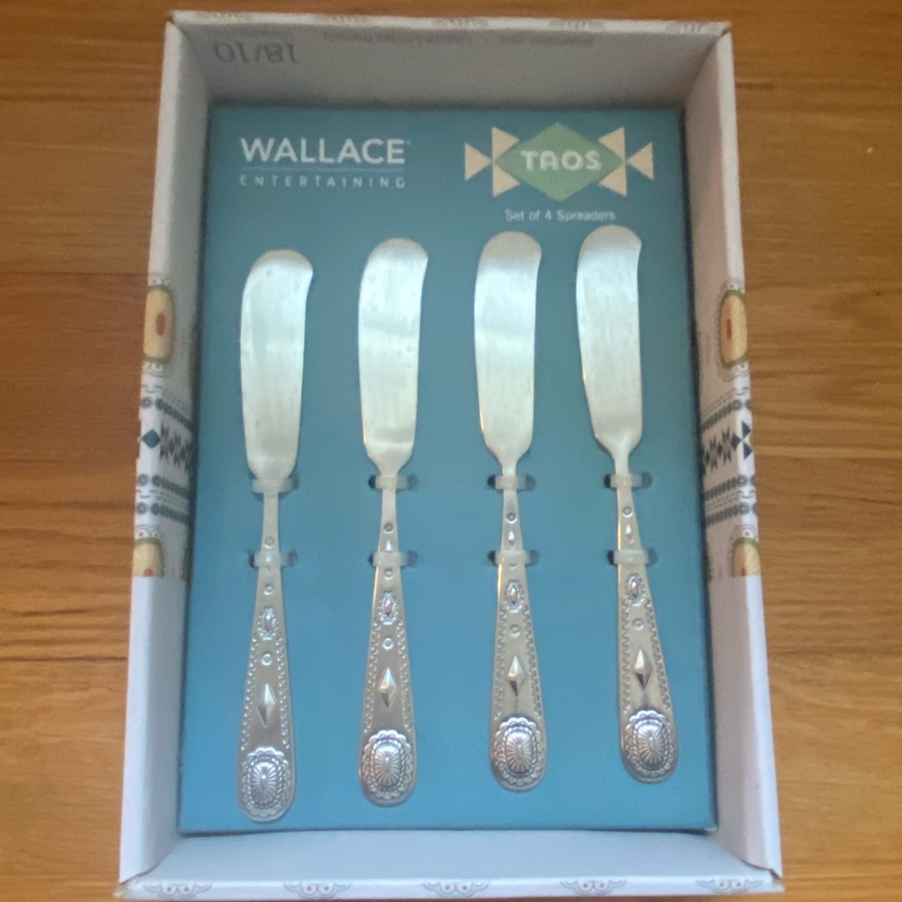 Wallace Taos 18/10 Stainless Steel Spreaders